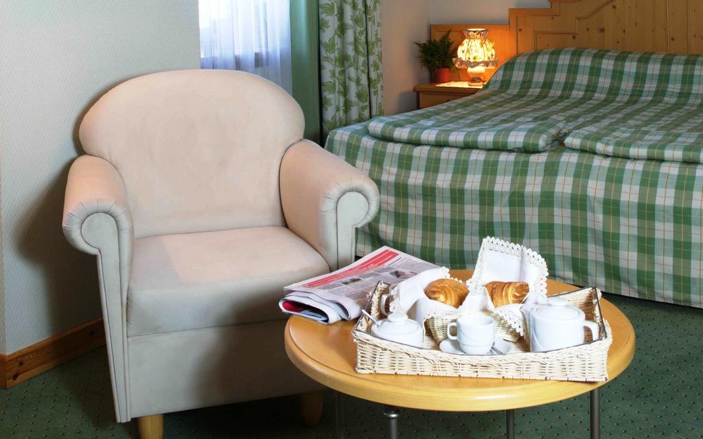 Landhaus Hotel Бровари Екстериор снимка
