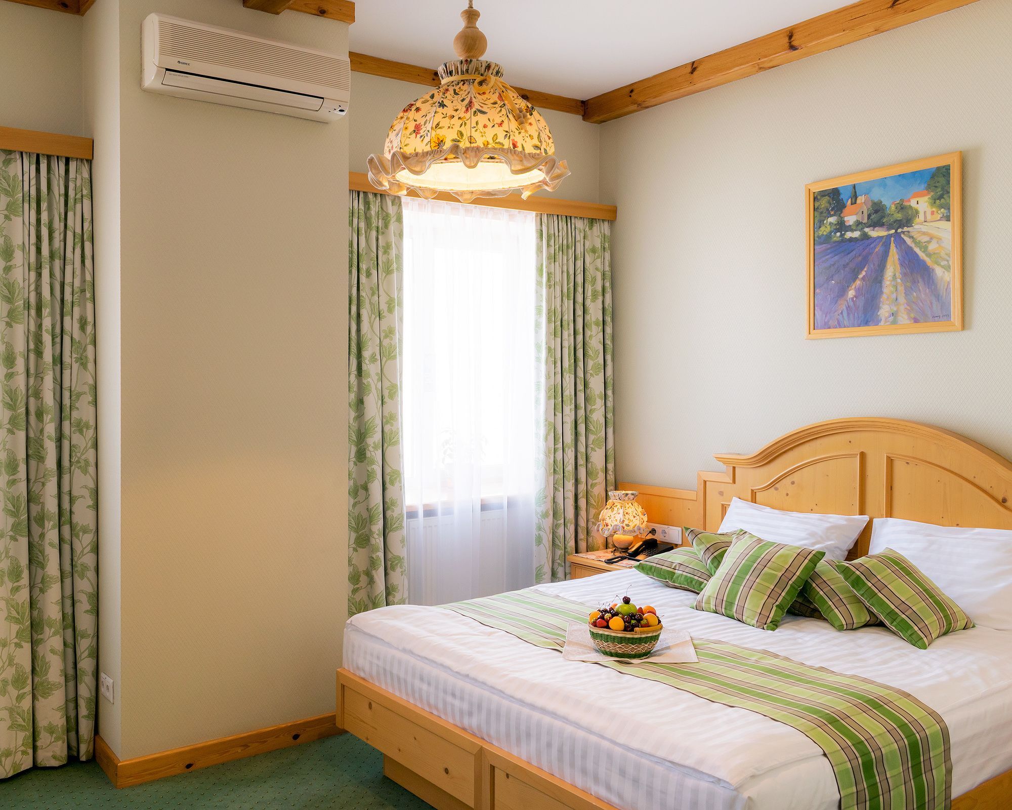 Landhaus Hotel Бровари Екстериор снимка